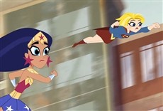 Escena de DC Super Hero Girls Shorts